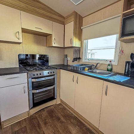 Great 8 Berth Caravan In Norfolk Near To Great Yarmouth Ref 20178Bs Hopton on Sea Экстерьер фото
