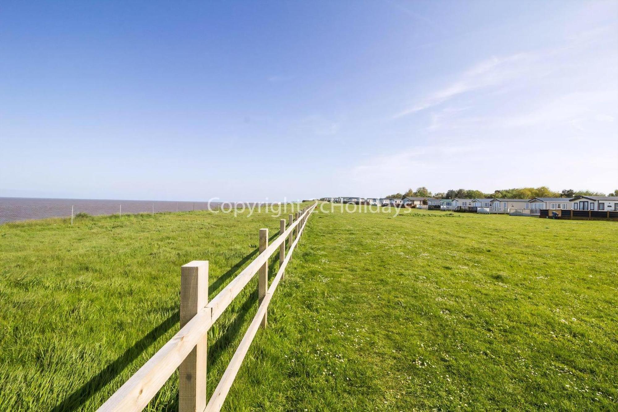 Great 8 Berth Caravan In Norfolk Near To Great Yarmouth Ref 20178Bs Hopton on Sea Экстерьер фото